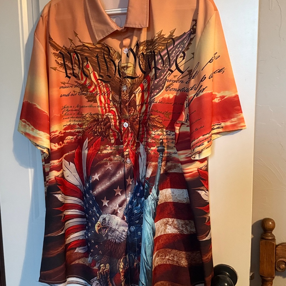 Men’s Patriotic Eagle, Statue of Liberty & Flag Men's Shirt. Excellent Condition